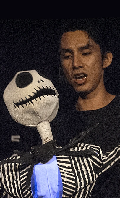 Actor Joseph San Lucas con presonaje del Extraño mundo de Jack, de La carpa de la luna, Guayaquil, Ecuador