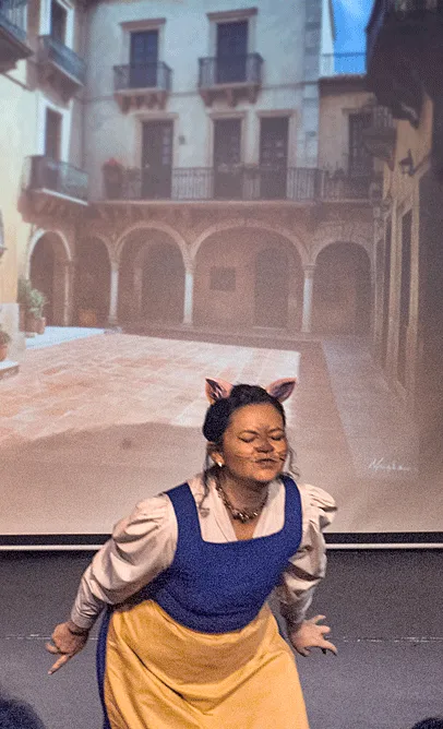  Sandra San Lucas, durante actuación en la obra teatral infantil Copérnico, el gato con botas, por La Carpa de la Luna, en Guayaquil, Ecuador