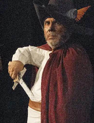 Omar San Lucas en obra teatral Copérnico El gato con botas, presentada por La Carpa de la Luna