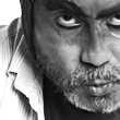 Omar San Lucas en escena de obra teatral La iguana, el tucán y el delfín desaparecido, de La Carpa de la Luna, en Guayaquil, Ecuador.