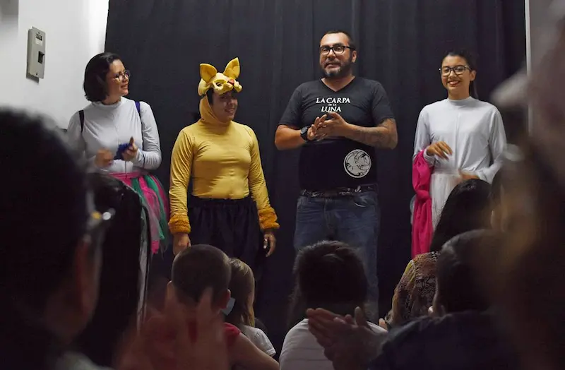 Finalización de una obra durante presentación en el Nano Teatro, en 2017. En la foto, Sandra San Lucas, Gabriela Noroño, Omar San Lucas, Lola Vásquez. En www.sanlucascultura.com