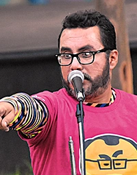 Foto de Omar San Lucas, docente de Lengua y Literatura para bachillerato, con estudios en Educación Inclusiva. Director de La Carpa de la Luna, www.sanlucascultura.com