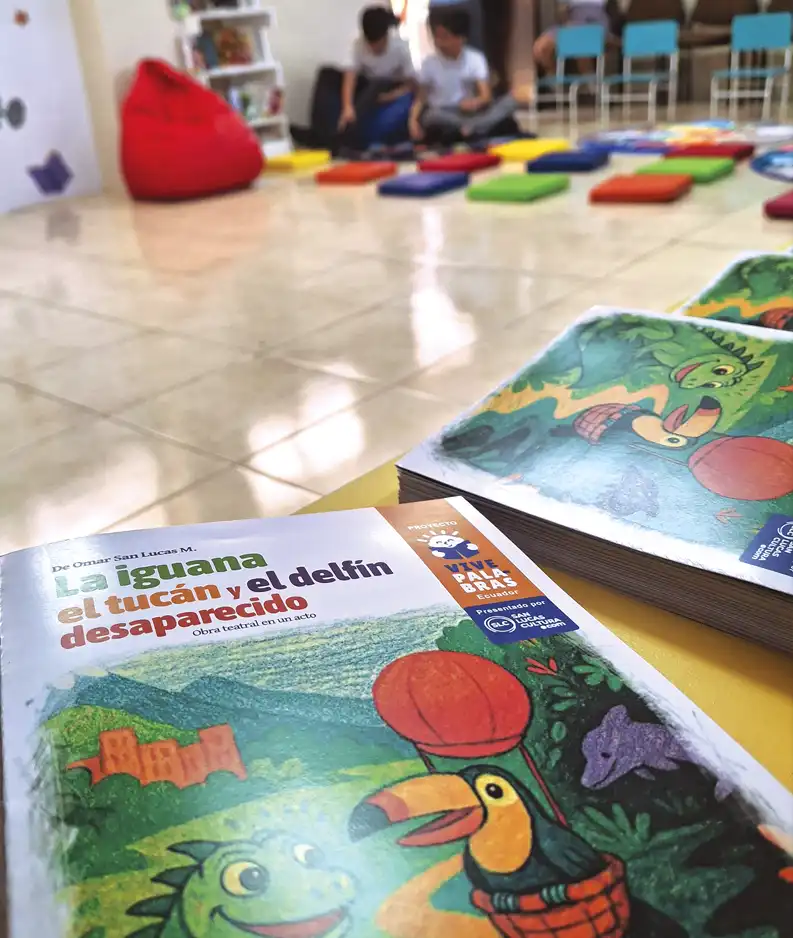 El guión de la obra teatral La Iguana, el tucán y el delfín desaparecido, escrito por Omar San Lucas en el contexto del proyecto Vive Palabras, de San Lucas Cultura, en Guayaquil, Ecuador.